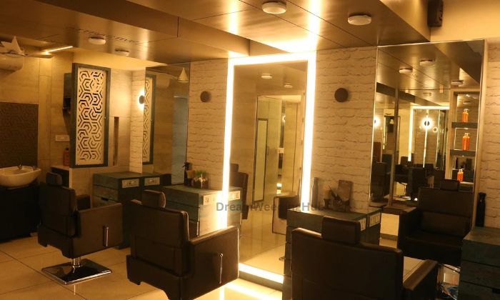 Dubais Golden Scissors